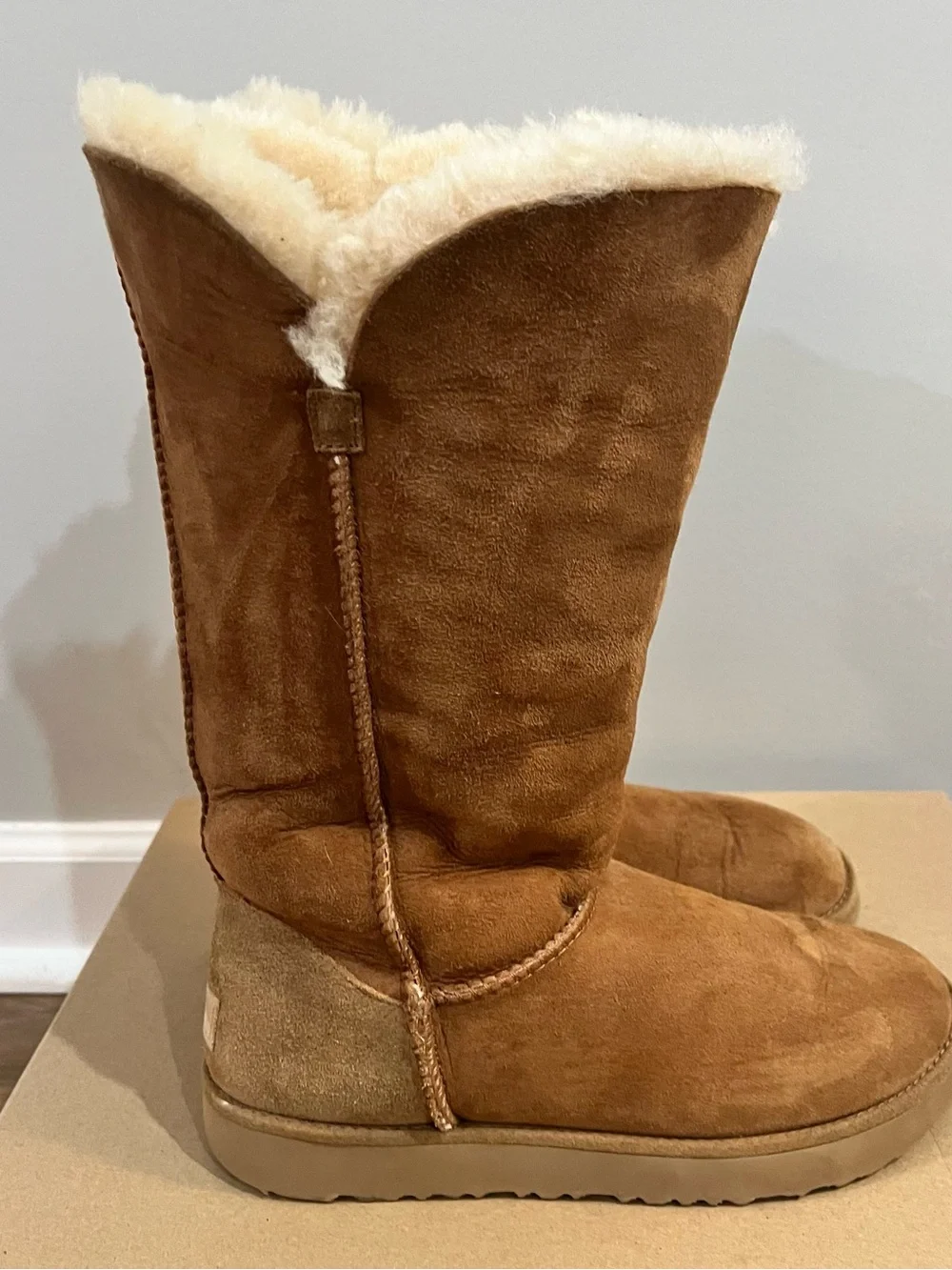 UGG Classic Cuff Tall Women’s 7.5 Chestnut Suede Shearling Tall Boots